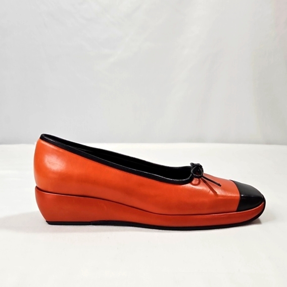 Chanel Two-Tone Wedge Ballet Flats – Black & Burnt Orange Leather – Size 38 - Picture 1 of 9